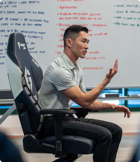 Dr. Jordan Tsai talks to players about ergonomic comfort and minimizing the risk of injury.