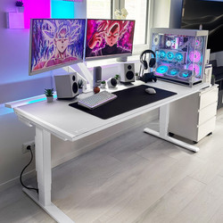 Product setup photo of Secretlab White MAGNUS Pro
