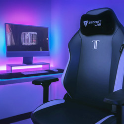 Product setup photo of Secretlab TITAN Evo in NEO™ Hybrid Leatherette Classic